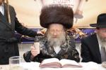 הערליכע מעמד הכנסת ספר תורה פארגעקומען בחצר הקודש נדווארנא באניא  וועלכע איז אריינגעגעבן געווארן דורך הנדיב הרב ליפא דב שטערנהיים הי"ו מארה"ב לזכותו פון  כ"ק האדמו"ר מנדווארנא באניא שליט"א. 