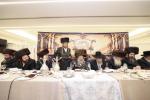 הערליכע מעמד הכנסת ספר תורה פארגעקומען בחצר הקודש נדווארנא באניא  וועלכע איז אריינגעגעבן געווארן דורך הנדיב הרב ליפא דב שטערנהיים הי"ו מארה"ב לזכותו פון  כ"ק האדמו"ר מנדווארנא באניא שליט"א. 
