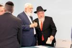 קאנגרעסמאן בייראן דאנאלדס טרעפט זיך מיט 50 רבנים און קאמיוניטי פירער אינעם ליובאוויטשער צענטער אין מיאמי