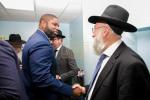 קאנגרעסמאן בייראן דאנאלדס טרעפט זיך מיט 50 רבנים און קאמיוניטי פירער אינעם ליובאוויטשער צענטער אין מיאמי