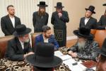 הערליכע באזוך איז נעכטן פארגעקומען דורך די בארימטע אוהב ישראל מייק לאולער אין שטוב פון כ"ק אדמו"ר מסאטמאר שליט"א 