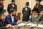 הערליכע באזוך איז נעכטן פארגעקומען דורך די בארימטע אוהב ישראל מייק לאולער אין שטוב פון כ"ק אדמו"ר מסאטמאר שליט"א 