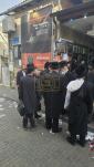 הגאון ר' בנימין פינקל גיבט אפ זיין שטימע אין ירושלים, באגלייט דורך סגן מעיאר ישראל קעלערמאן