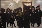 אב"ד סיגוט "הצעיר" איז זיך משתתף ביי א חתונה לאחד ממריציו