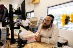 Main image for היימישע משפחות פארלאזן ניו יארק פאר א וואקסנדע אידישע קהילה אין פלארידע