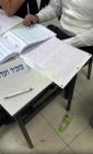 Main image for מאן טענה'ט אז זיין שטימע איז שוין געווען אפגעגעבן שעות פאר ער איז אנגעקומען צום וואל סטאנציע