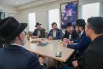 קאנגרעסמאן מייק לאולער באזוכט ביים אוהל פונעם ליובאוויטשער רבי'ן זי"ע בעפאר די מידטורם וואלן