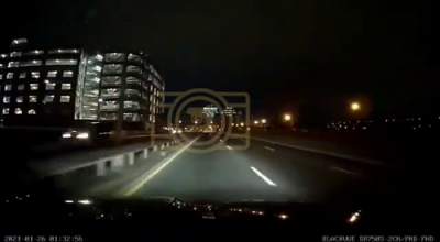 קאר איבערגעדרייט אויפ'ן עף די אר 