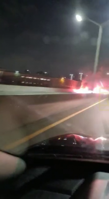 קאר ארויף אין פלאמען אויפן הארלעם ריווער דרייוו 