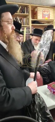 נאך פון די ניחום אבלים ביי בני כ"ק אדמו"ר מבאניא זצ"ל 