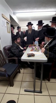 נאך פון די ניחום אבלים ביי בני כ"ק אדמו"ר מבאניא זצ"ל 