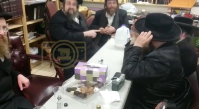 נאך פון די ניחום אבלים ביי בני כ"ק אדמו"ר מבאניא זצ"ל 