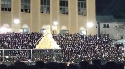 מעמד הדלקה בחצר הקודש סאטמאר אין קרית יואל 