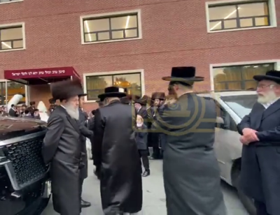 כ"ק אדמו"ר מסאטמאר שליט"א מסדר קידושין ביי אחד מחסידיו אין קרית יואל 