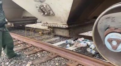 שמוגלער פורבירן אריינצוברענגן מענטשן מיט א תבואה טראק 