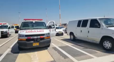 זעהט: פליגער מיט פלאכע רעדל ביים לאנדן אין בן-גוריון לופט פעלד, ב"ה קיין געשעדיגטע 
