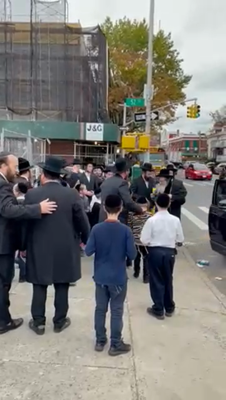 הגאון רבי שאול אלתר שליט"א ביים דאווענען מנחה אינעם שאטער אויף 18'טע עוועניו אין בארא פארק 