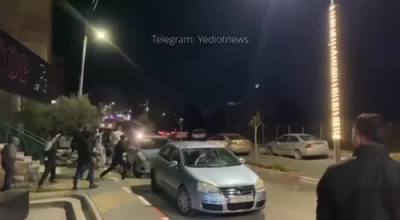 אראבער ביים אטאקירן די צה"ל בשעתן אויספירן אן אפאראציע 
