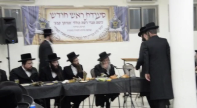 הרה"צ רבי אלימלך בידערמאן שליט"א איז זיך משתתף ביי א מסיבה אין כולל ראחמסטריווקא אין ארץ ישראל 