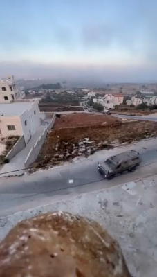 די איזריעלי מיליטער ווערט באווארפן מיט שווערע שטיינער ביים אריינגיין אין אראבישע שטחים אויסצופירן אן אפאראציע 