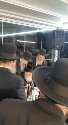 כ"ק אדמו"ר מגור איז זיך משתתף ביי א שמחה לבן אחד מחסידיו 