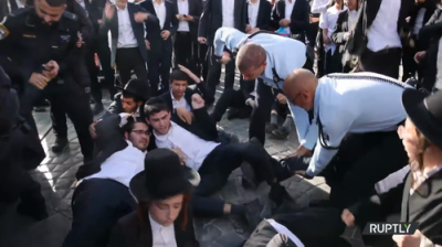 פראטעסטן אין ירושלים אנטקעגן די שנעלצוג וואס ווערט געבויעט אויף מלכי ישראל 