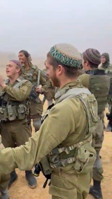 מזרוחיסטישע סאלדאטן ביים דאווענען ראש חודש שבט 