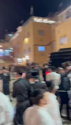 כ"ק אדמו"ר מבעלזא שליט"א ביים כותל המערבי לרגל די שמחת החתונה פון אן אייניקל מארגן דינסטאג נאכט 
