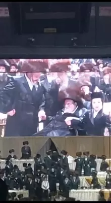 ערשטע בילדער: שמחת החתונה בחצר הקודש בעלזא חלק ב' 