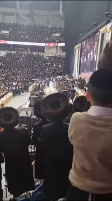 ערשטע בילדער: שמחת החתונה בחצר הקודש בעלזא חלק ב' 