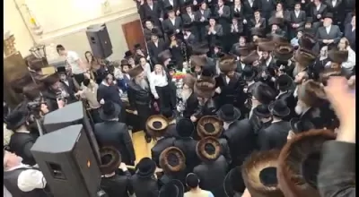 ערשטע בילדער און ווידעא: מעמד הכנסת ספר תורה אין בית המדרש צאנז קלויזענבורג אין וויליאמסבורג 