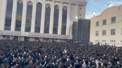 ערשטע בילדער: מעמד החופה בשמחת בית בעלזא 