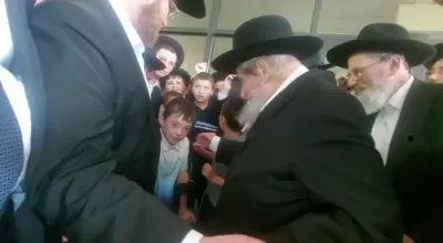 באזוך פון הגאון רבי דוב לאנדא ראש ישיבת סלאבאדקא  שליט"א אין ניו יארק 