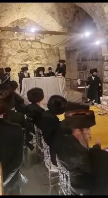 שלש סעודות ביי כ"ק אדמו"ר מוויזניץ שליט"א אין די מערת הכותל 