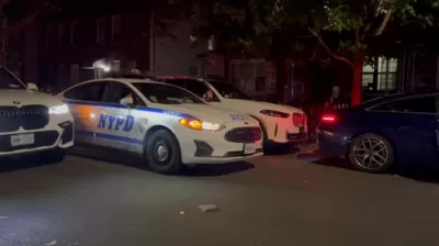 פאליציי אויפן סצענע פון א האלד אפ וואס האט נעכטן פאסירט ביי די 9טע גאס און 53 און בארא פארק 