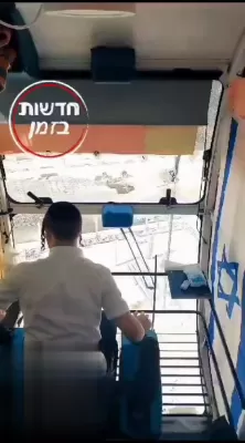אנגעצויגענע ווידעא ווי א חסידישע קרעין דרייווער אין אשדוד ראגירט בשעת ראקעטן פליען אריין פון עזה 