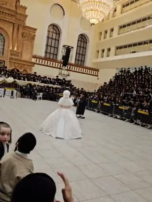ערשטע בילדער: שמחת החתונה בחצר הקודש סאטמאר בני ברק - וויזניץ 