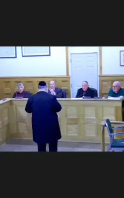 אברהם יצחק פלאהר האלט אינטער די שופטים אין פריש געעפענטע געריכט אין מאנרא 