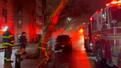 פייערלעשער אויפן סצענע פון א רויכערדיגע מעין האלל אויף 9'טע עוועניו אין בארא פארק 