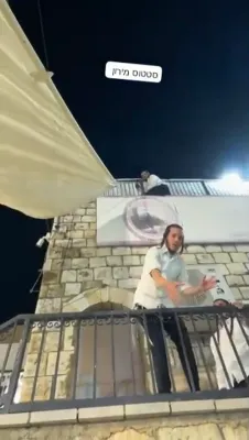 הונדערטער אידן כאפן אריין ארום די זייגער צו מתפלל זיין אין מירון איידער עס ווערט פארמאכט 