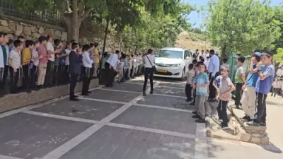 ראש הישיבה הגרמ"צ בערגמאן שליט"א אויף א מסע חיזוק בעיר רכסים