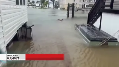 ערשטע בילדער פונעם מאכטפולען 'האריקעין דעבי' וואס בוזשעוועט יעצט אין פלארידע..