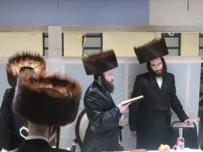 מעמד סיום מסכת שבת ומלוה מלכה דורך אברכי קאסוב בראשות כ"ק אדמו"ר מקאסוב שליט"א 