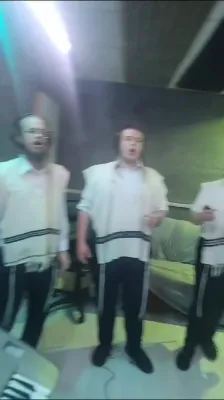 א איד געבט זיך אייביג אן עצה...