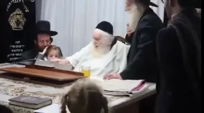 מעמד החאלקה פאר א אייניקל פון כ"ק גאב"ד ירושלים שליט"א 