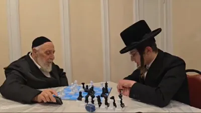 כ"ק אדמו"ר מליסקא שליט"א ביים שפילן שאך מיט א אייניקל ליל ניטל תשפ"ה