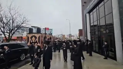 הכנסת ספר תורה לביהמ"ד באבוב בראשות כ"ק אדמו"ר מבאבוב שליט"א 