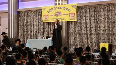 א הערליכע מסיבת הכרת הטוב פאר קרית יואל און מאנסי קינדער גבאים פון כולל שומרי החומות צדקת רבי מאיר בעל הנס  דינסטאג פרשת ויגש אין זאל פון כינור דוד