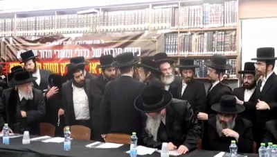 בילדער און ווידיאוס: אסיפת הרבנים נגד גזירת הגיוס 