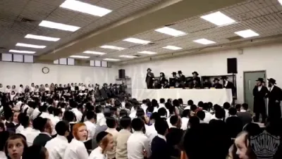 כ"ק אדמו"ר מסאטמאר שליט"א באזוכט אין  מוסדות סאטמאר בארא פארק בימי החנוכה